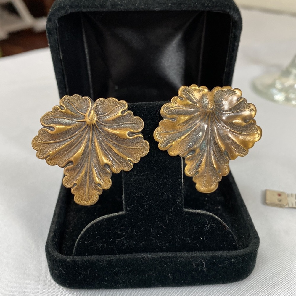 Beautiful flowing copper tone leaf motif earrings